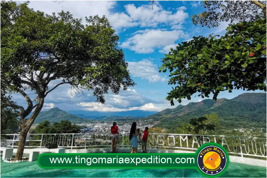 mirador de jacintillo de donde se puede observar la union de los rios huallaga y monzon 